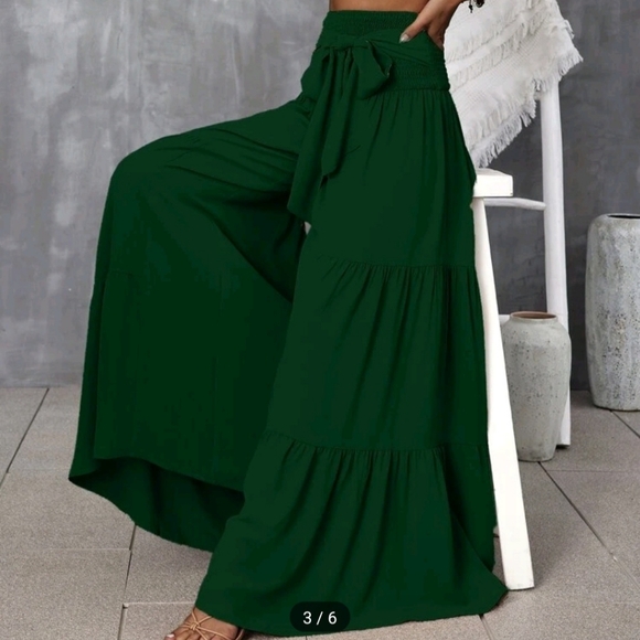 NWOT Elegant Green Layered Pants - Picture 3 of 4